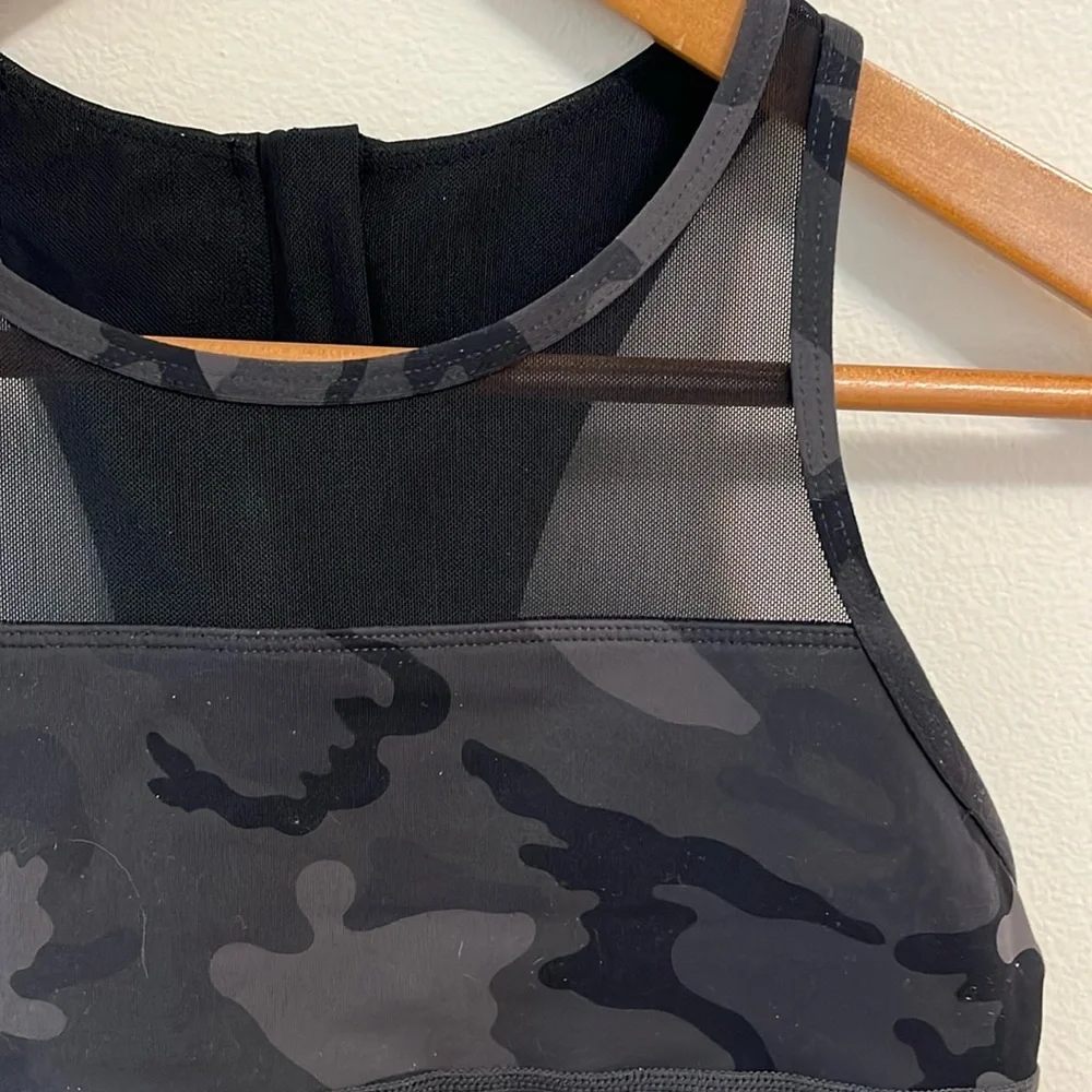 Zyia sports bra camouflage print mesh panel black gray zip back size small